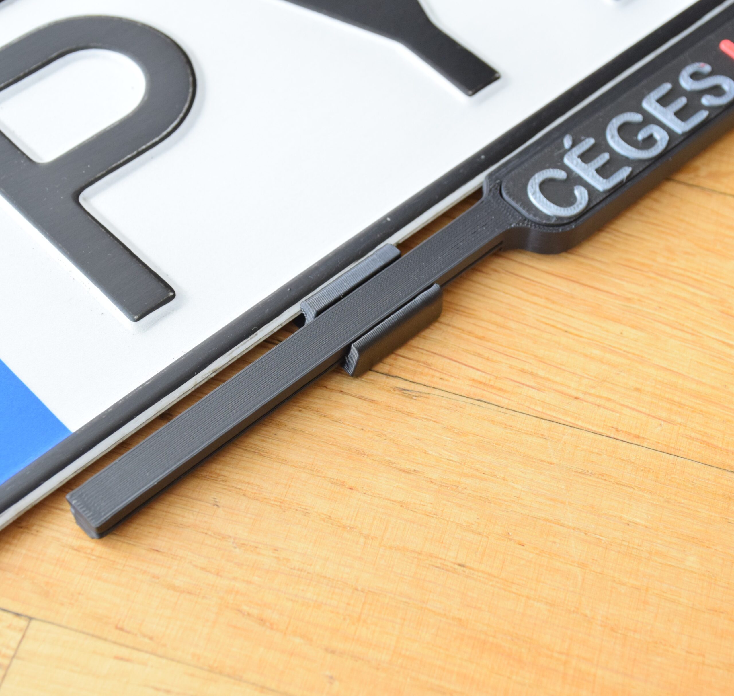 Rendszámtábla tartó - feliratozható - keret nélküli - Image 3